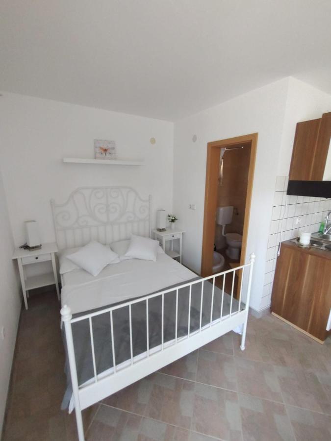 Villa Mena Vir Ngoại thất bức ảnh